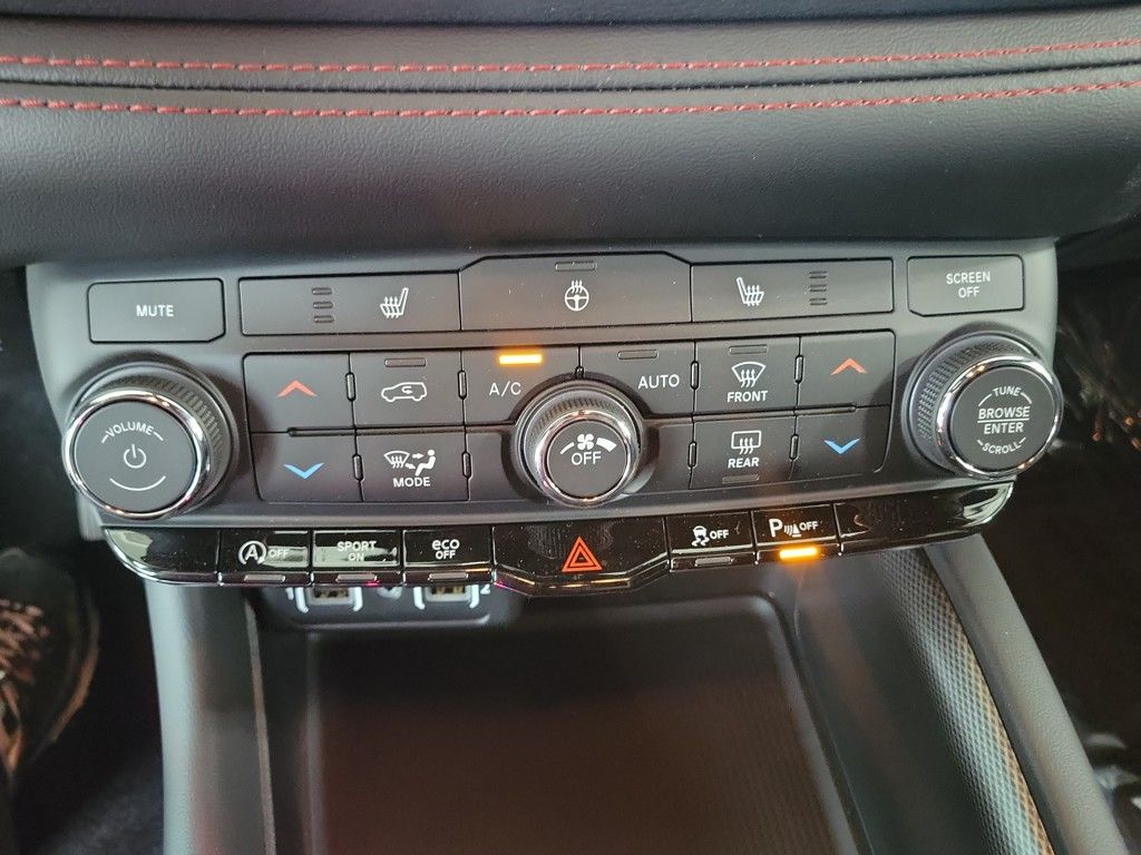 Vehicle image 27 of 33