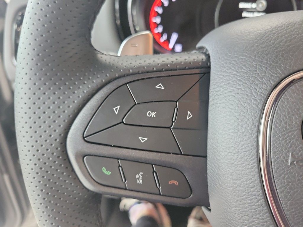 Vehicle image 15 of 33