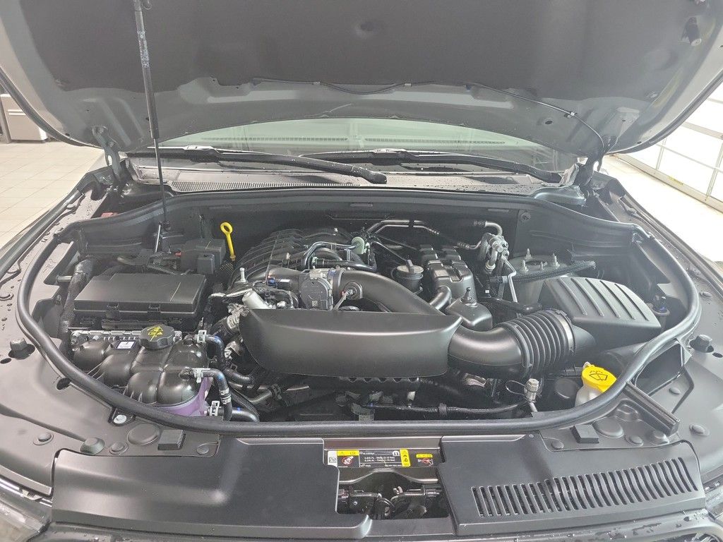 Vehicle image 31 of 33
