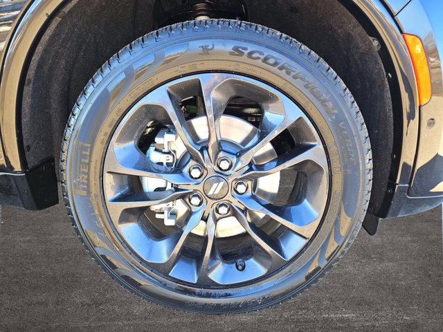 Vehicle image 32 of 68