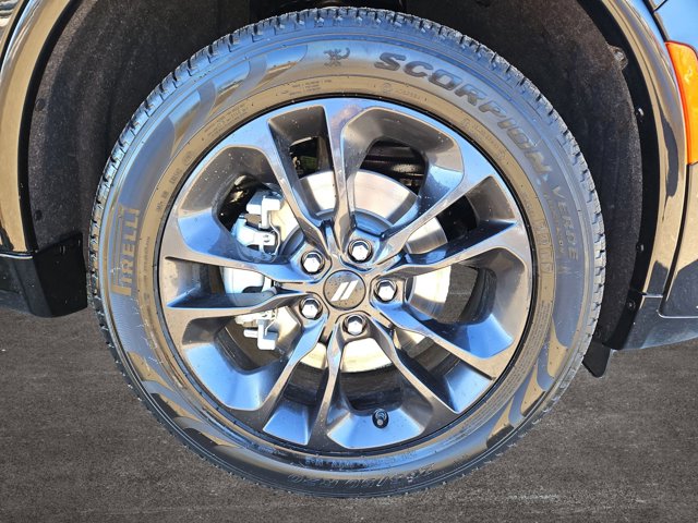 Vehicle image 33 of 68