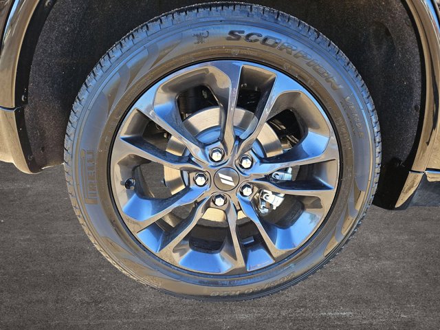 Vehicle image 34 of 68