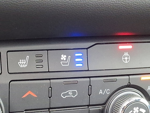 Vehicle image 17 of 21