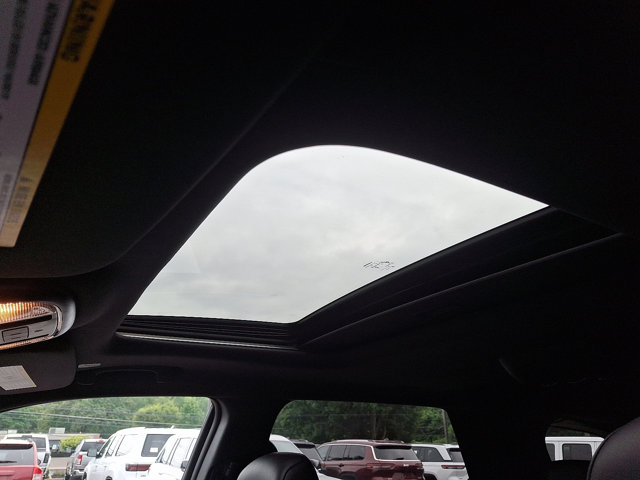 Vehicle image 10 of 21