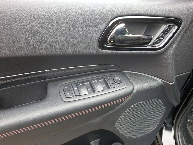 Vehicle image 16 of 21
