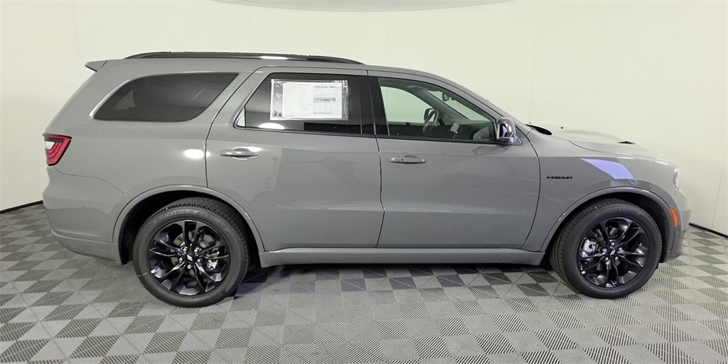 2025 Dodge Durango R/T Image 4 of 26