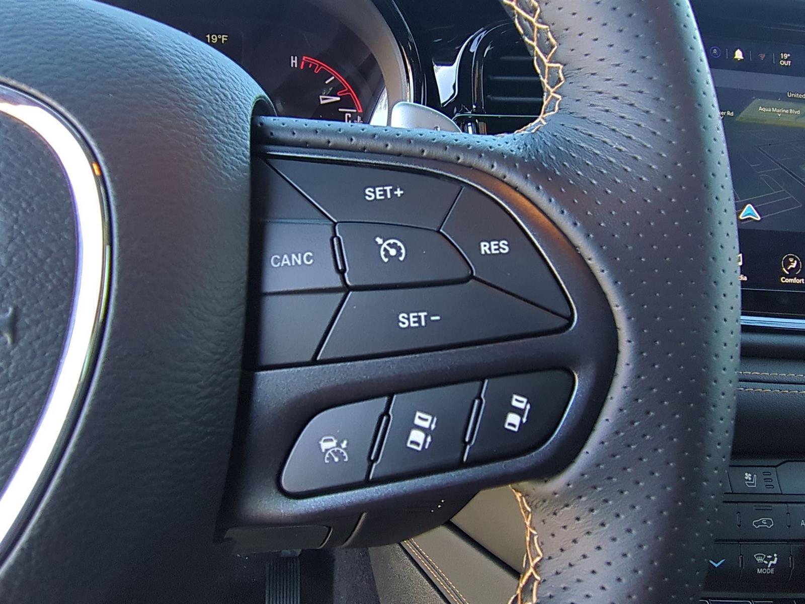 Vehicle image 25 of 35