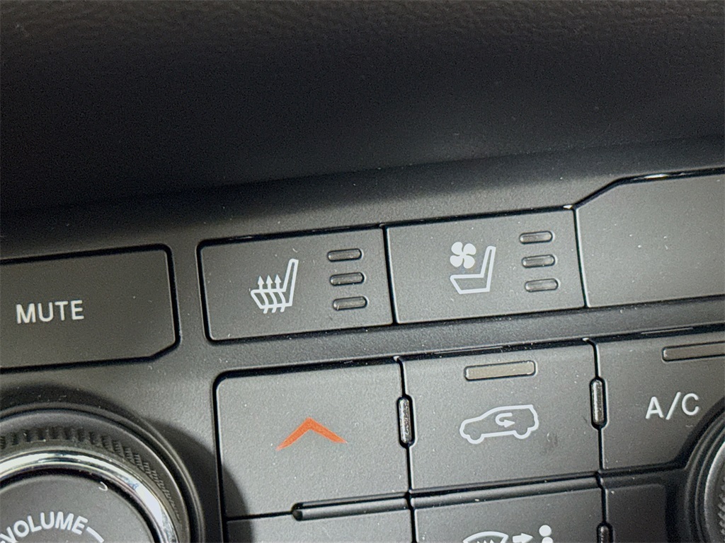 Vehicle image 21 of 36