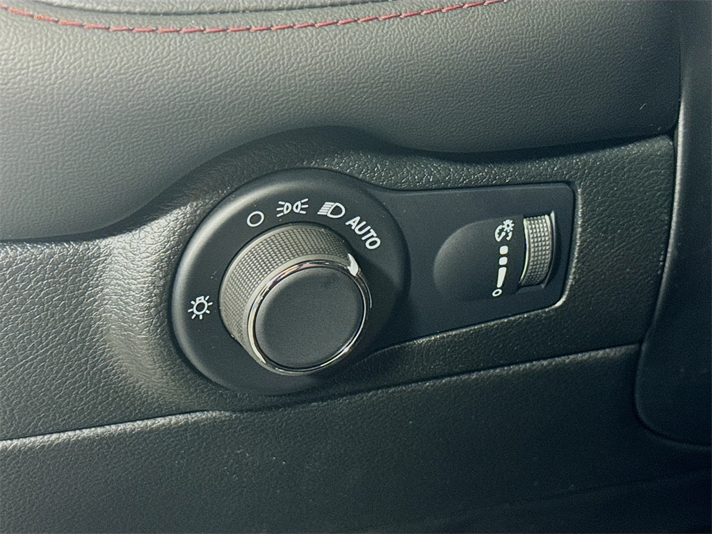 Vehicle image 10 of 36
