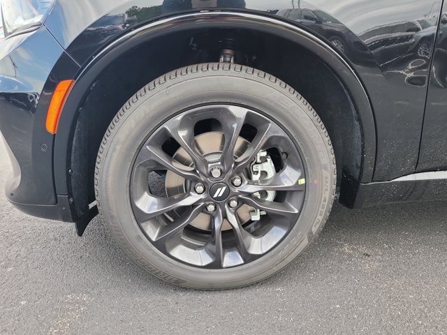 Vehicle image 10 of 24