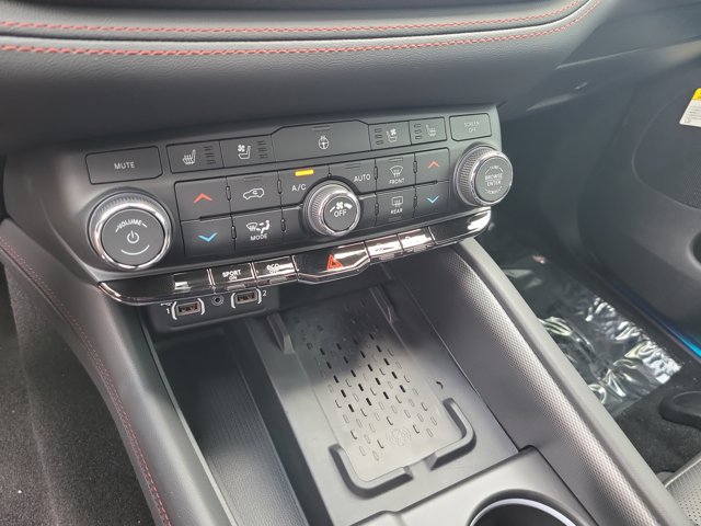 Vehicle image 20 of 24