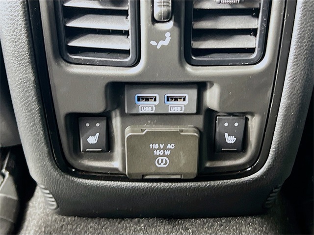 Vehicle image 27 of 38