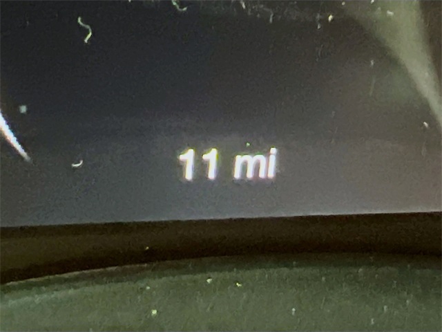 Vehicle image 21 of 38