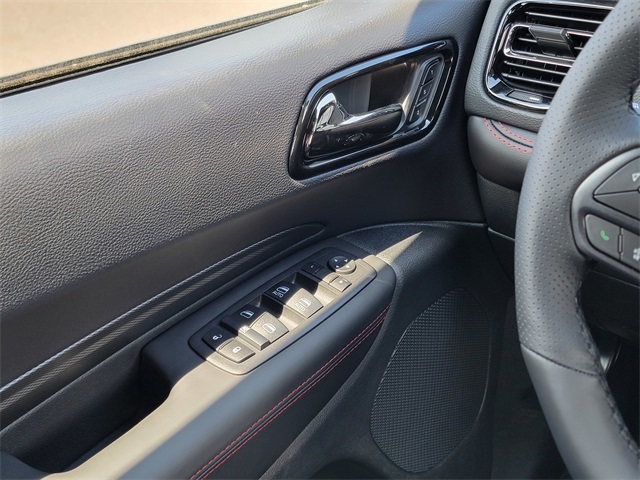 Vehicle image 32 of 37