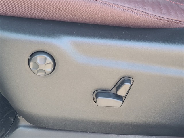 Vehicle image 39 of 41