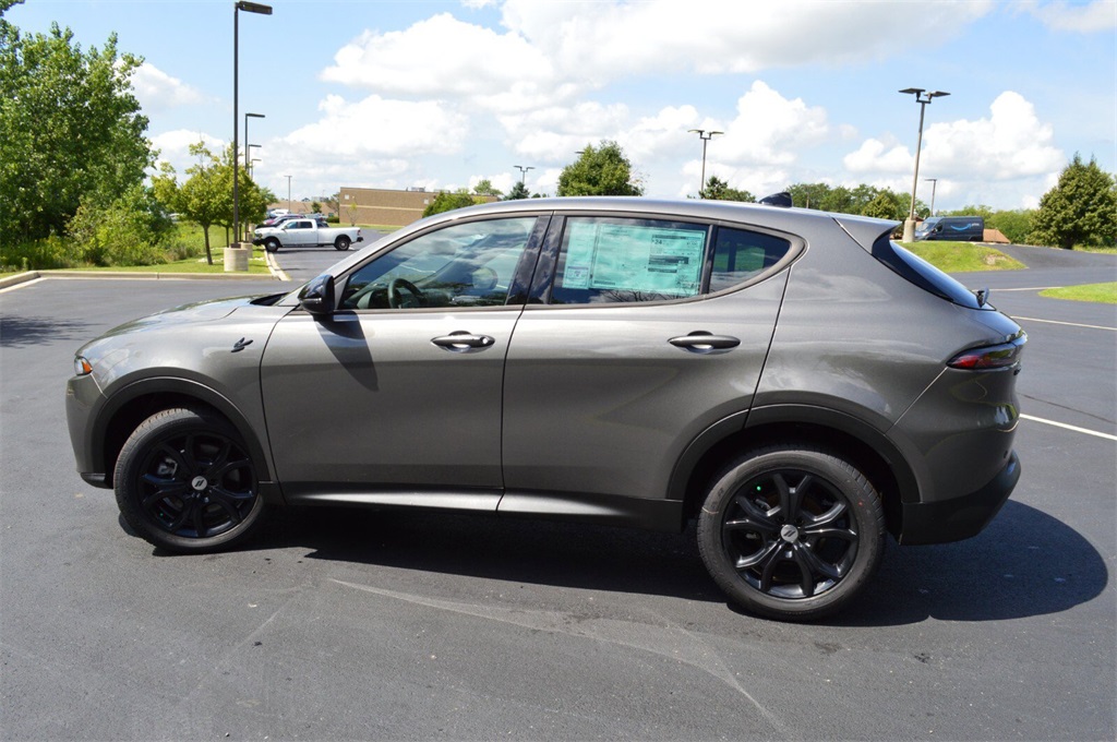 2025 Dodge Hornet GT Image 9 of 34