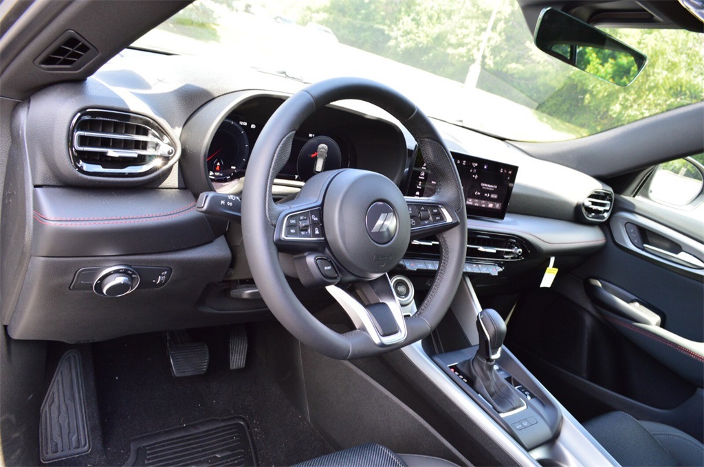 2025 Dodge Hornet GT Image 17 of 34