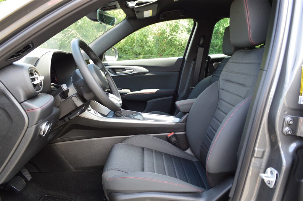 2025 Dodge Hornet GT Image 13 of 34