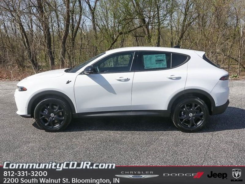 Vehicle image 8 of 29