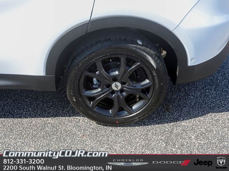 Vehicle image 9 of 29