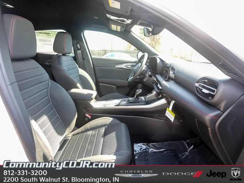Vehicle image 18 of 29