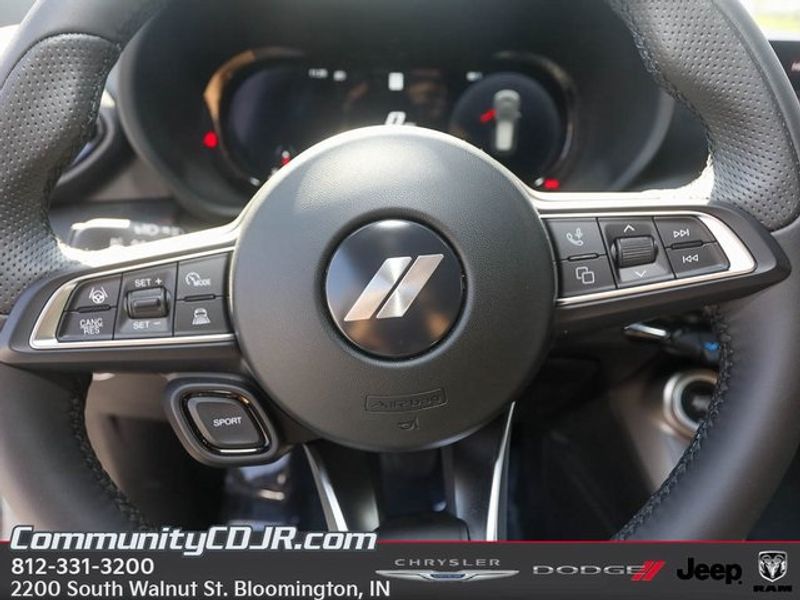 Vehicle image 13 of 29
