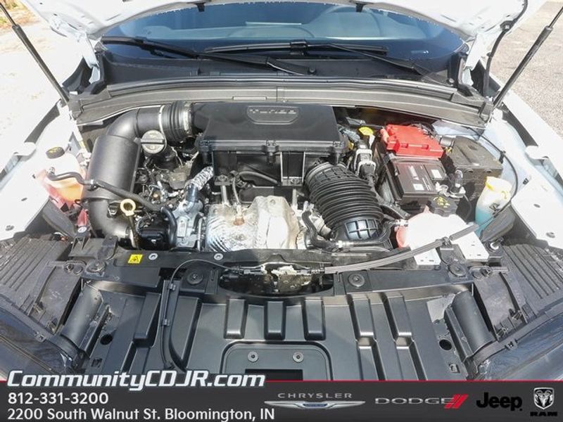 Vehicle image 17 of 29