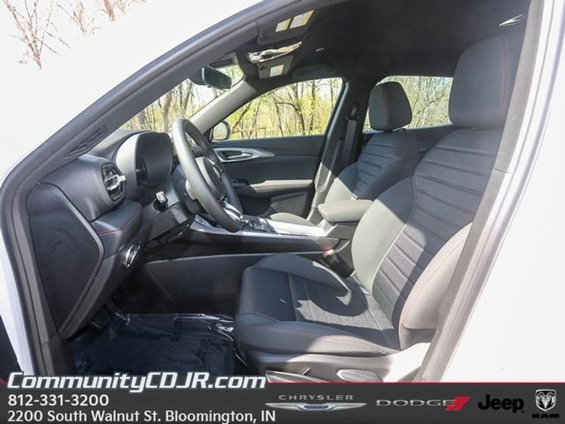 Vehicle image 10 of 29