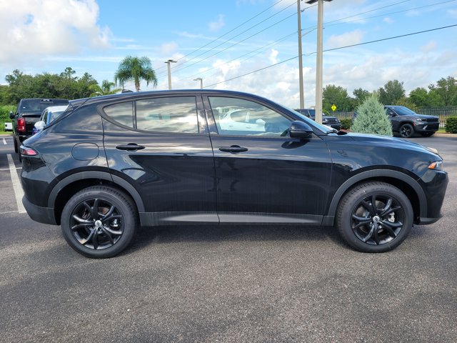 Vehicle image 5 of 21
