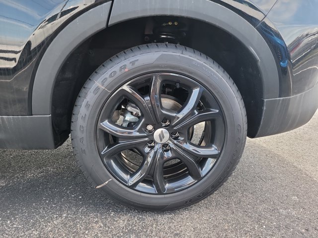 Vehicle image 9 of 21