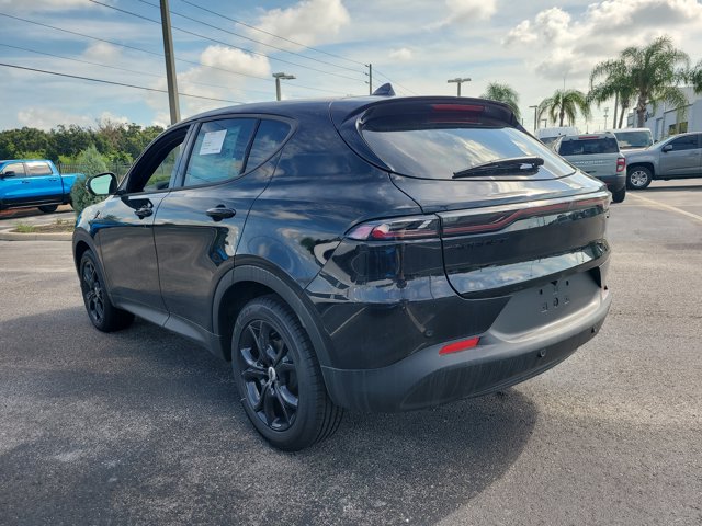 Vehicle image 8 of 21