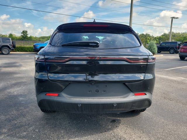 Vehicle image 7 of 21