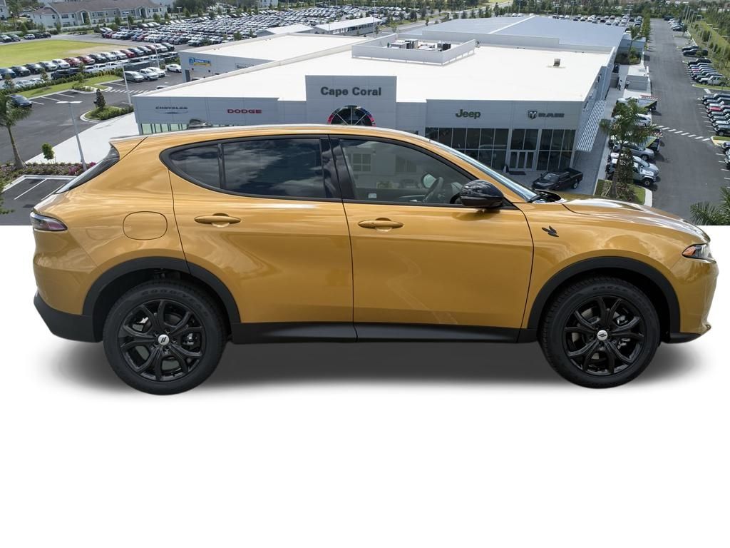 2025 Dodge Hornet GT Image 4 of 34