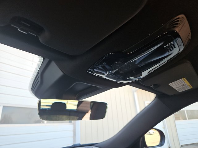 Vehicle image 21 of 57