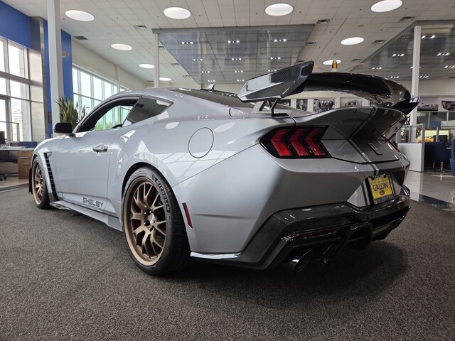 2025 Ford Mustang GT Premium Image 4 of 14