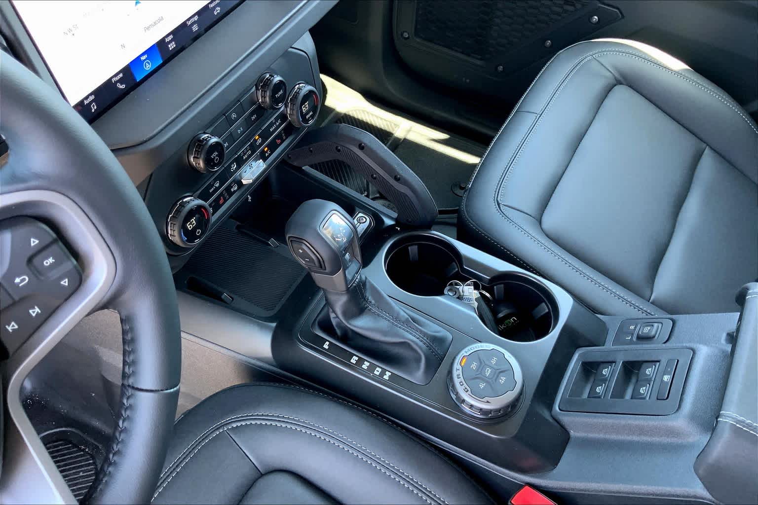 Vehicle image 8 of 17