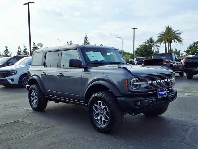 2025 Ford Bronco Badlands Image 3 of 25
