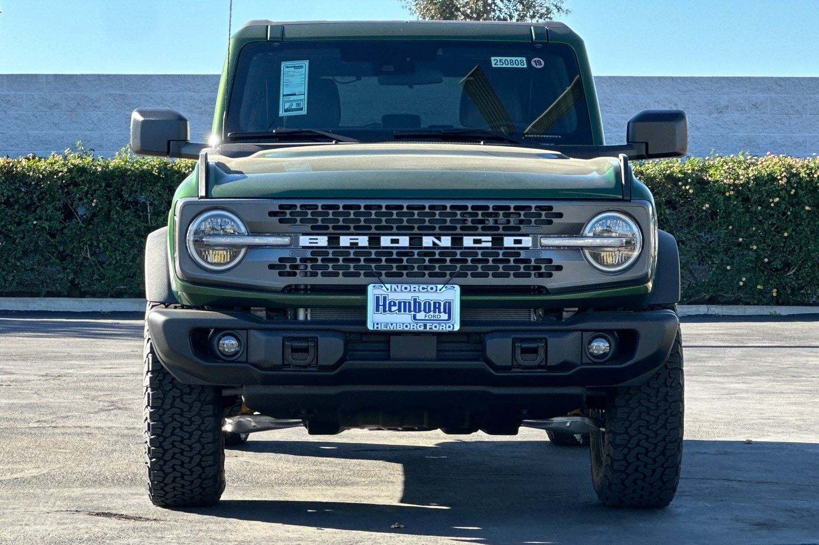 2025 Ford Bronco Badlands Image 2 of 29