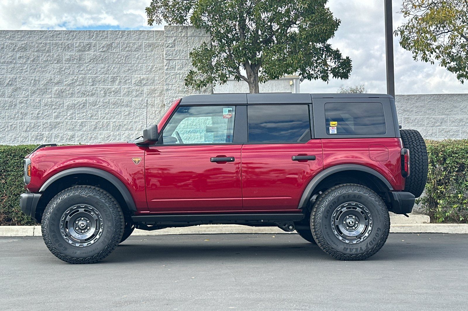 2025 Ford Bronco Badlands Image 9 of 29
