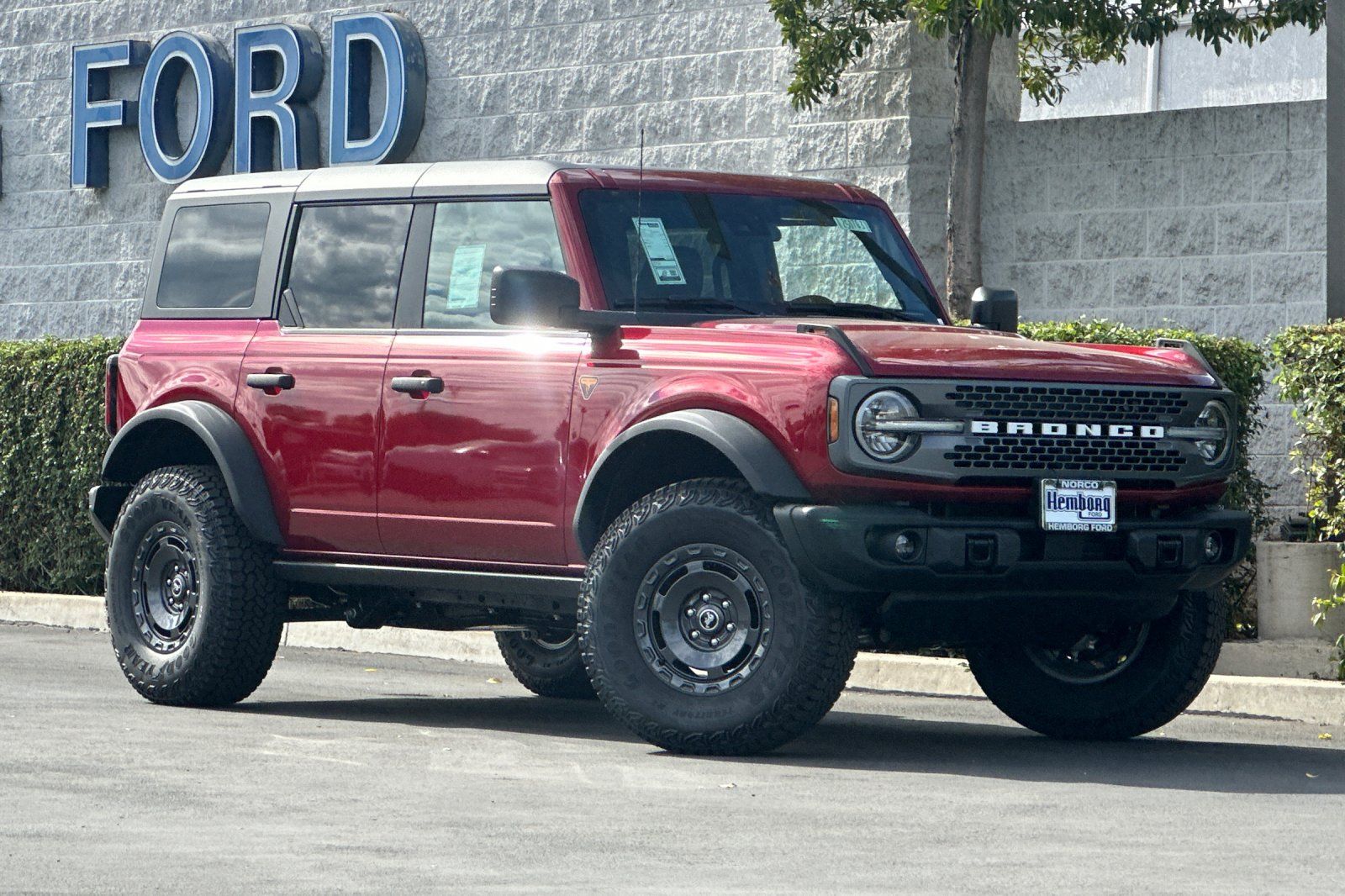2025 Ford Bronco Badlands Image 3 of 29