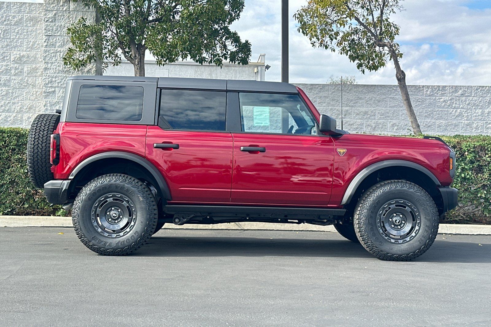 2025 Ford Bronco Badlands Image 5 of 29