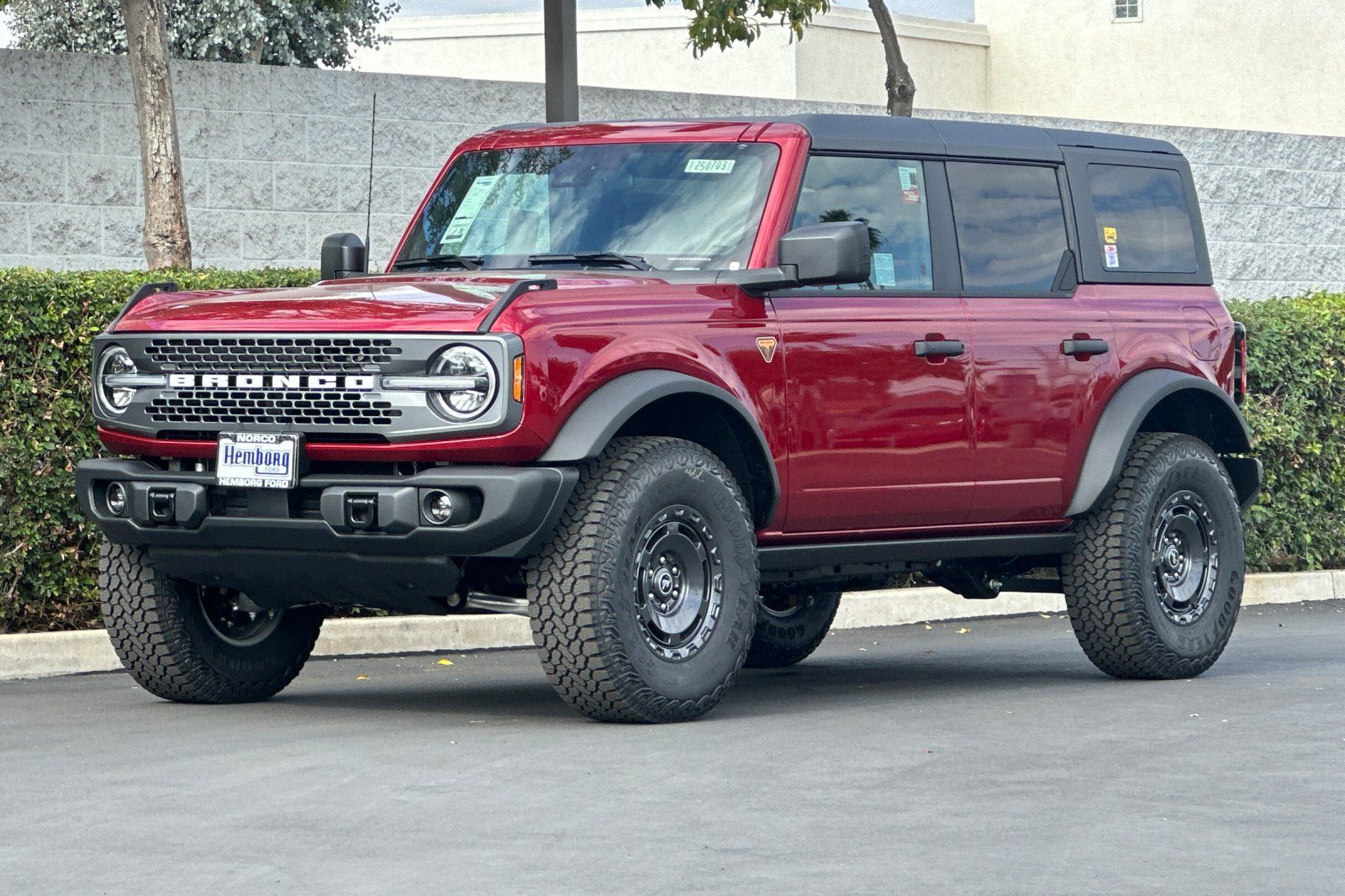 2025 Ford Bronco Badlands Image 1 of 29