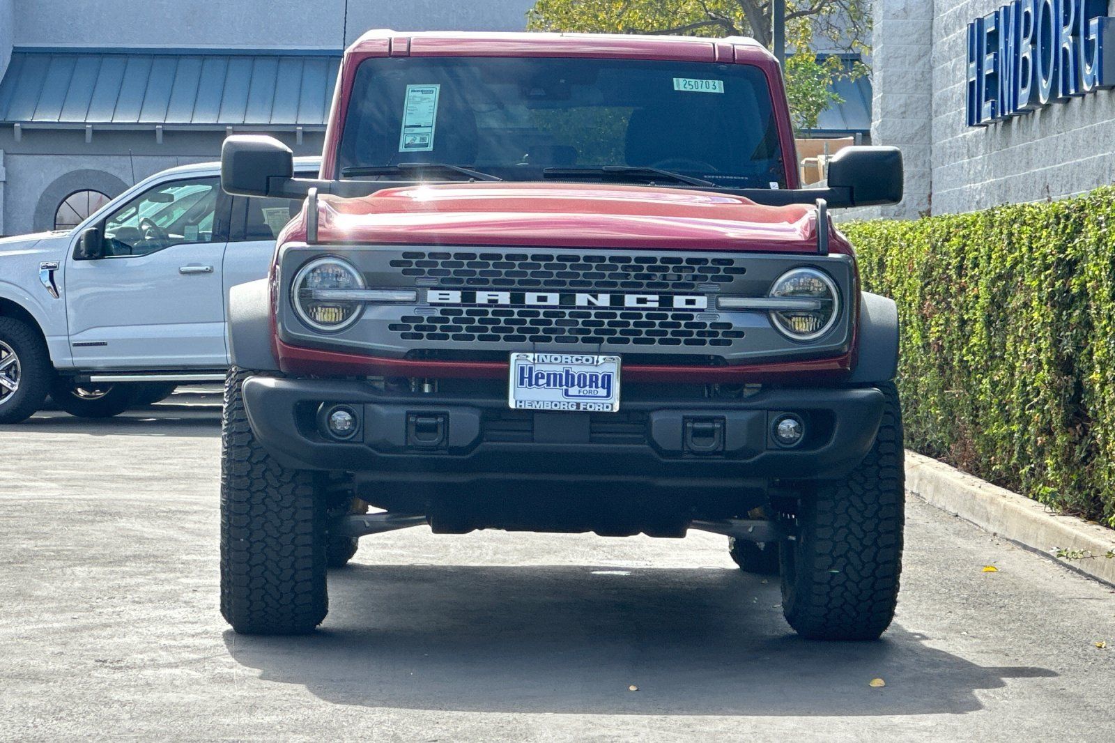 2025 Ford Bronco Badlands Image 2 of 29