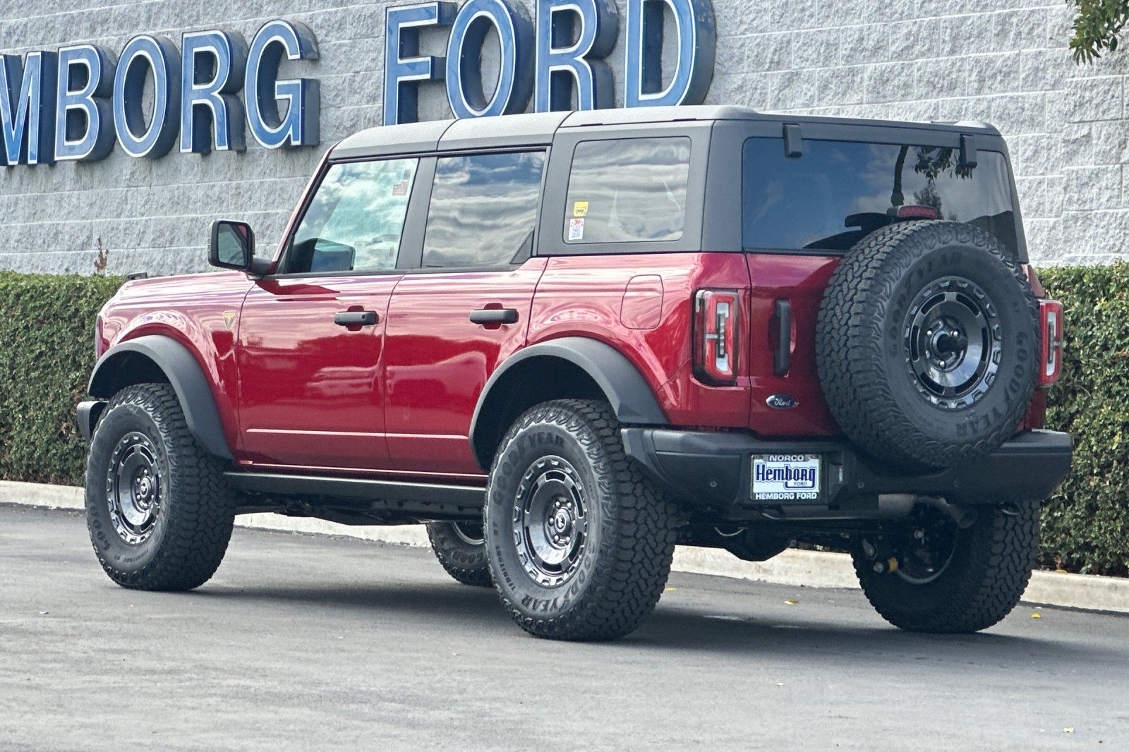 2025 Ford Bronco Badlands Image 8 of 29