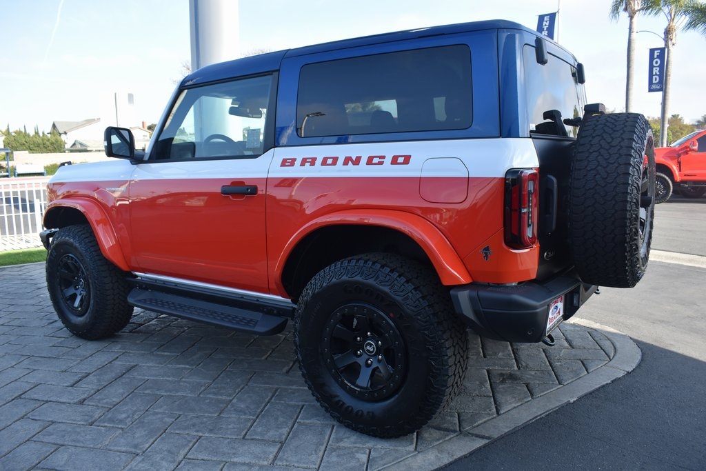 Vehicle image 10 of 35