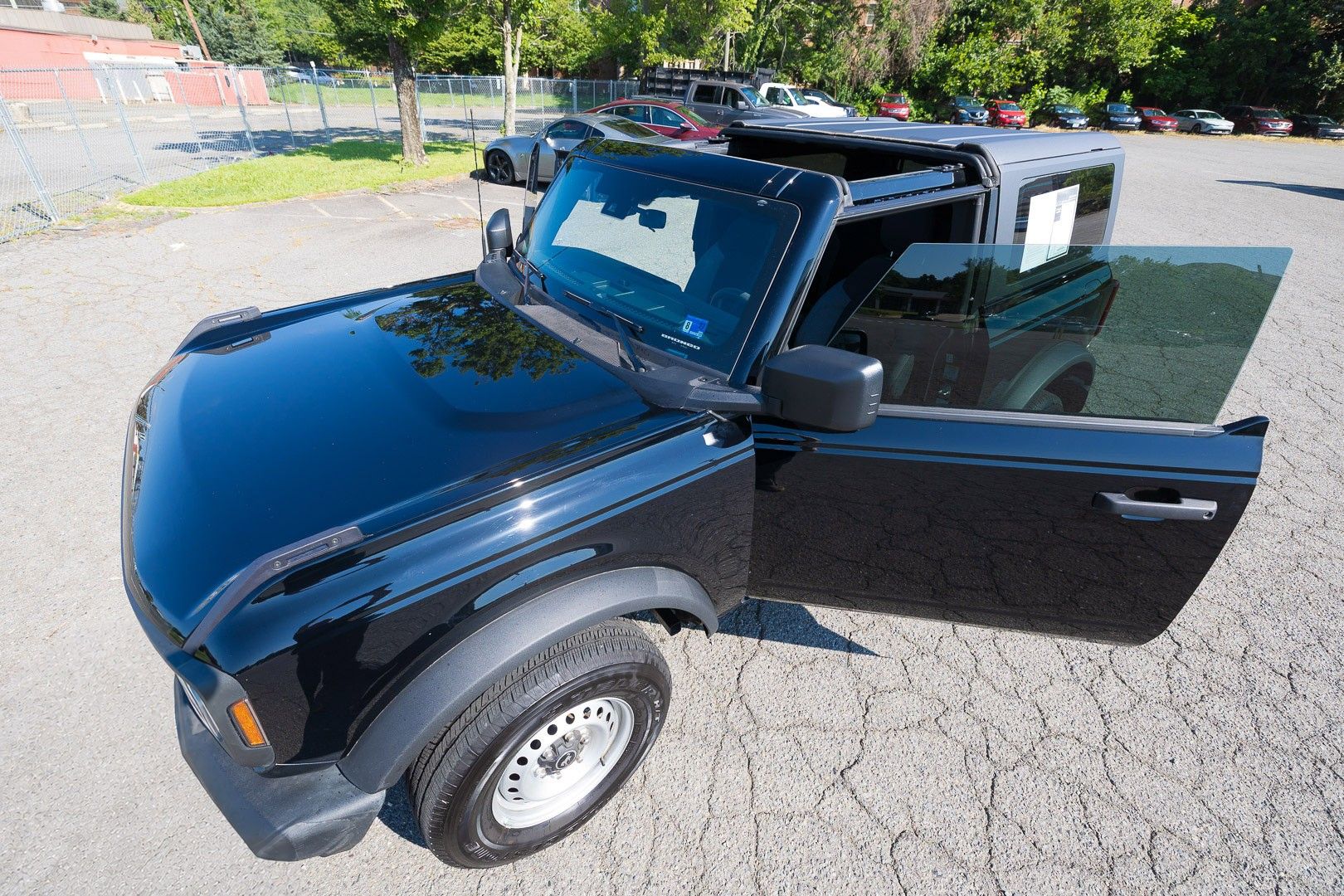 2025 Ford Bronco Base Image 3 of 28