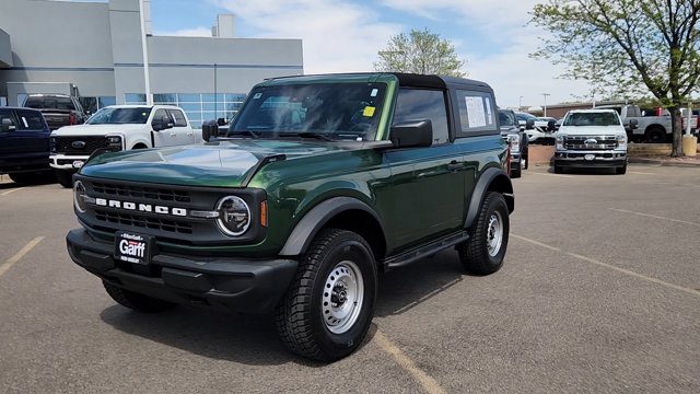 2025 Ford Bronco Base Image 3 of 41