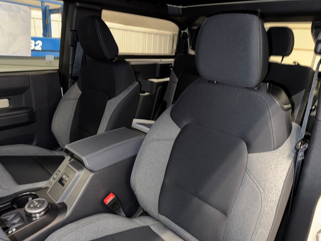 2025 Ford Bronco Base Image 8 of 24