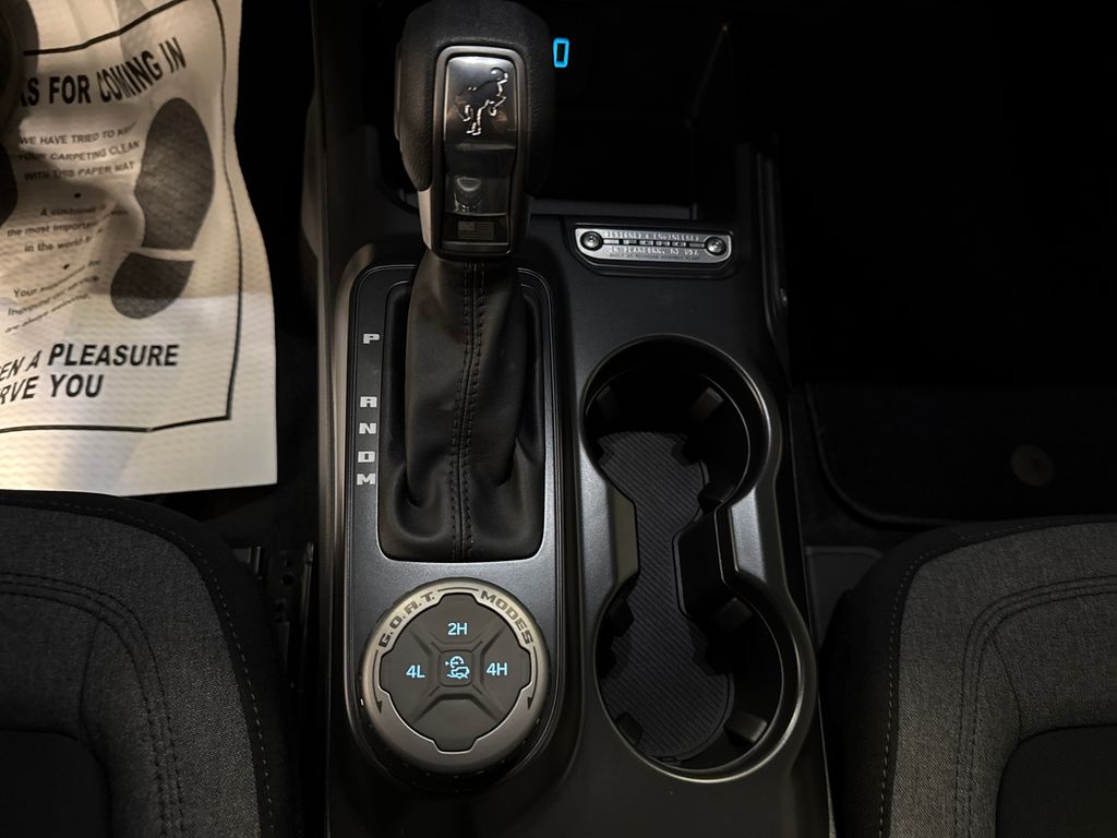 2025 Ford Bronco Base Image 17 of 24