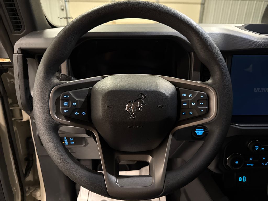 2025 Ford Bronco Base Image 15 of 24
